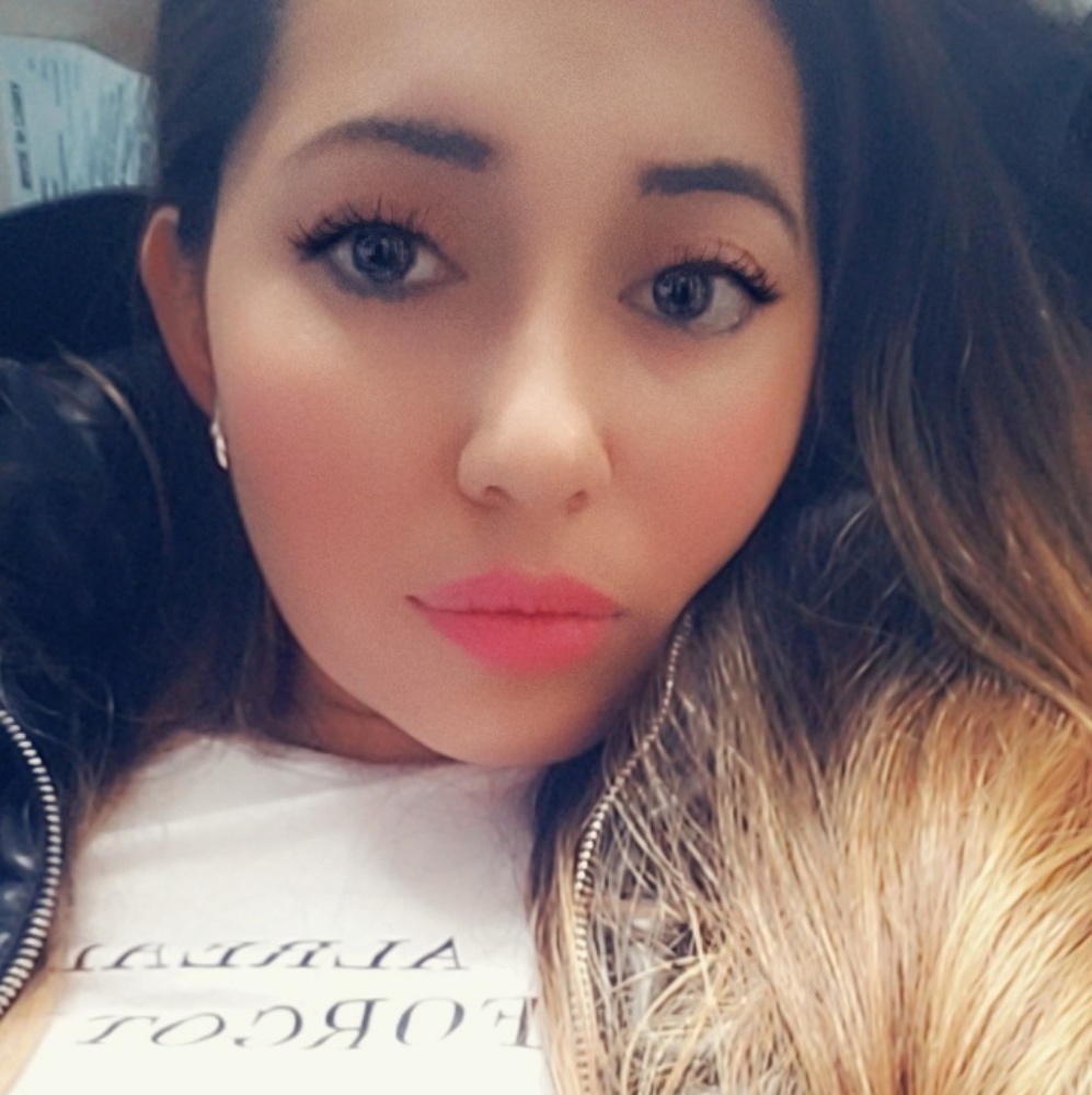 Meet your Posher, Emi